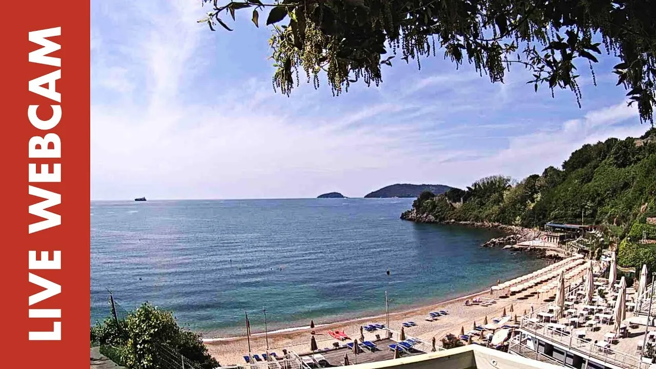 Пляж Голубая бухта (Baia Blu) в Леричи — веб-камера онлайн