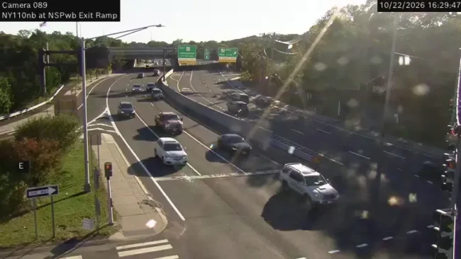 Развязка Northern State Parkway и NY-110 в Мелвилле — веб-камера онлайн трафик